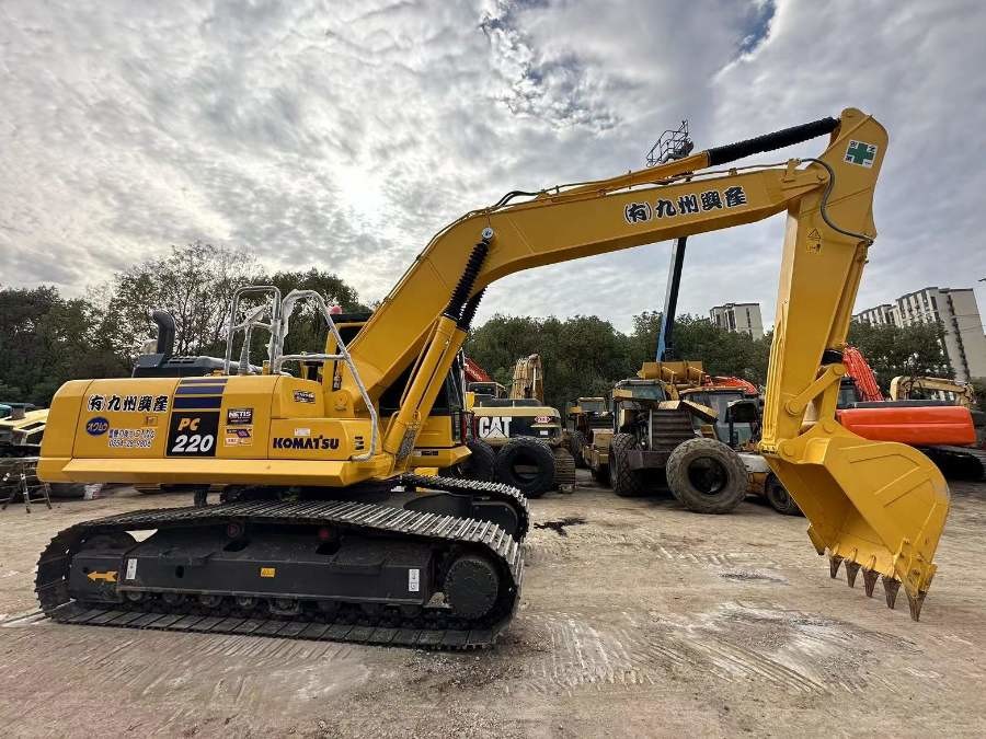 Giappone Escavatori Komatsu usati in vendita Macchine PC220-8 di seconda mano Jindongyu