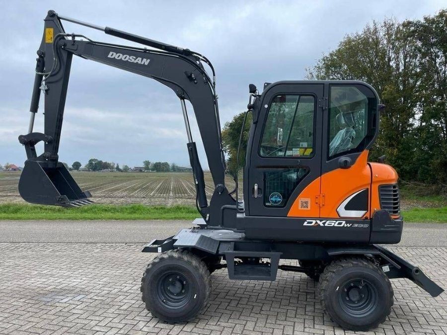 Corea Usato escavatore Doosan in vendita DX60W di seconda mano Macchine Jindongyu