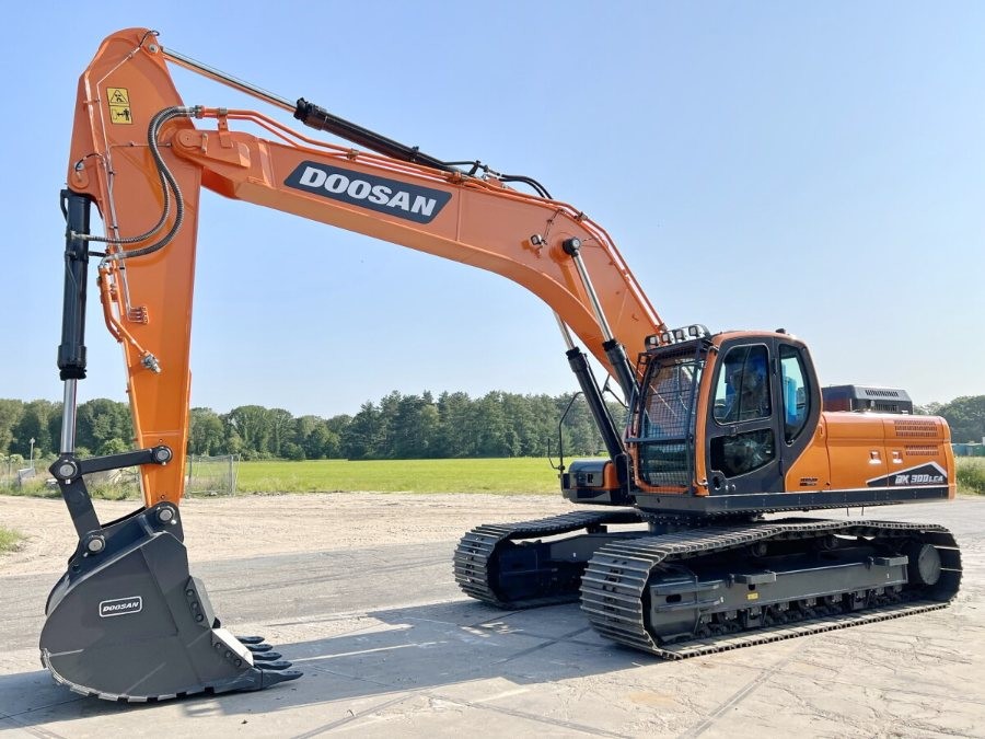 Corea Usato escavatore Doosan in vendita DX300LC di seconda mano Macchine Jindongyu