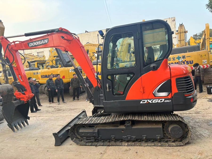Corea Usato escavatore Doosan in vendita DX60 di seconda mano Macchine Jindongyu