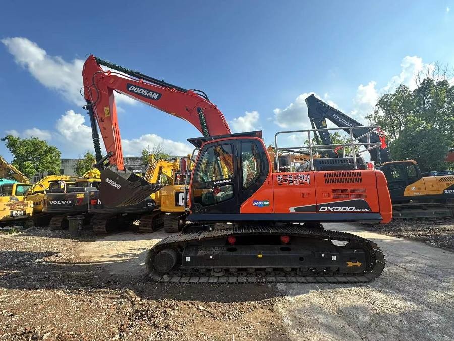 Corea Usato escavatore Doosan in vendita DX300LC di seconda mano Macchine Jindongyu